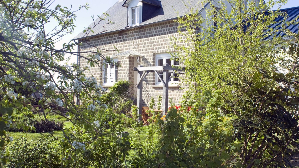 Buais-les-Monts House | Double room in quiet B&B with organic meals, 45 minutes from the Mont St Michel