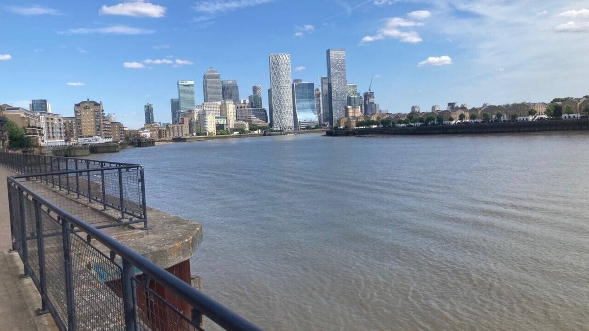 Shadwell Apartment | Double room in great location