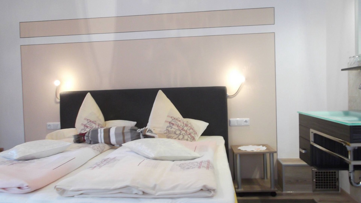 Unterammergau House | Double room +Königscard incl. mountain railroads, thermal baths, leisure facilities.