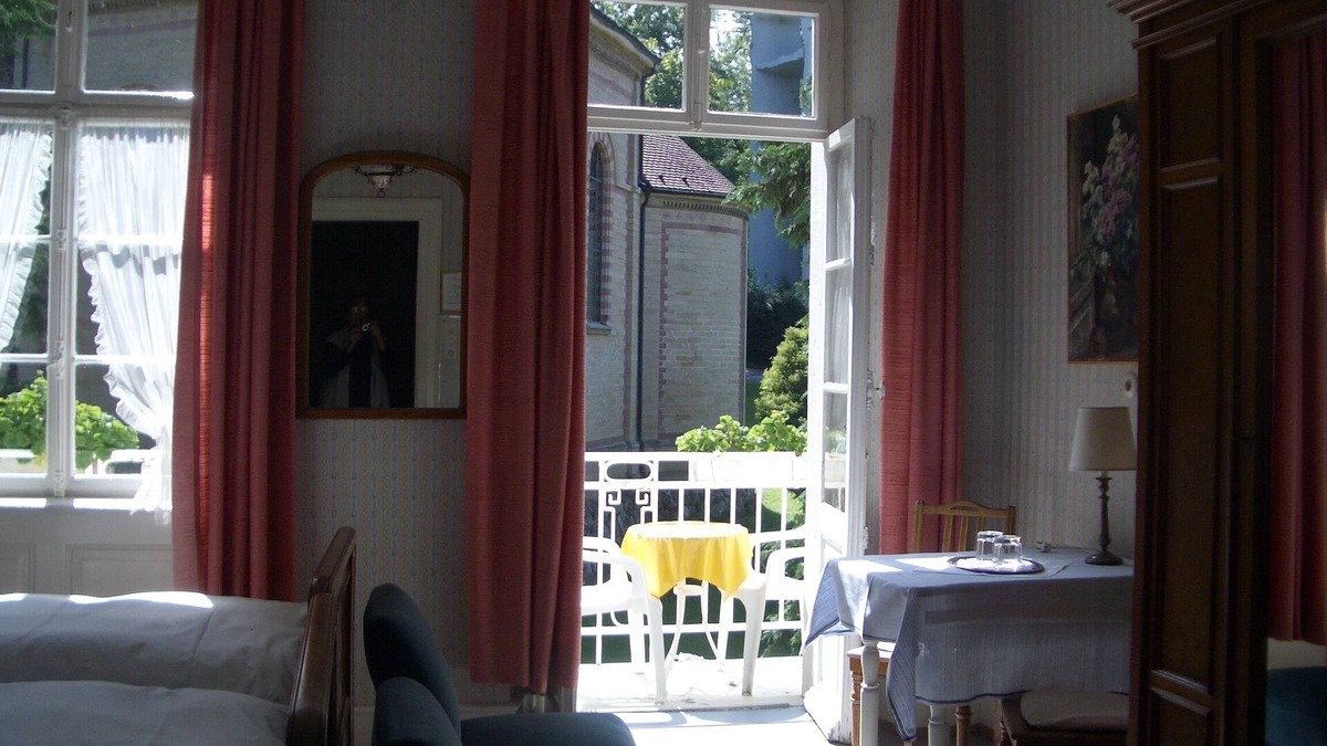 Badenweiler Apartment | Double room "Morning room" with shower on the floor and balcony