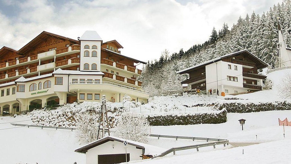 Kolsassberg Cottage | Double room next door - Hotel Pension Jägerhof KG