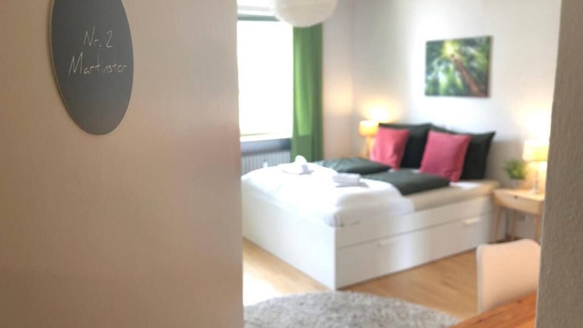 Freiburg im Breisgau Apartment | Double room no. 2 with shared bathroom