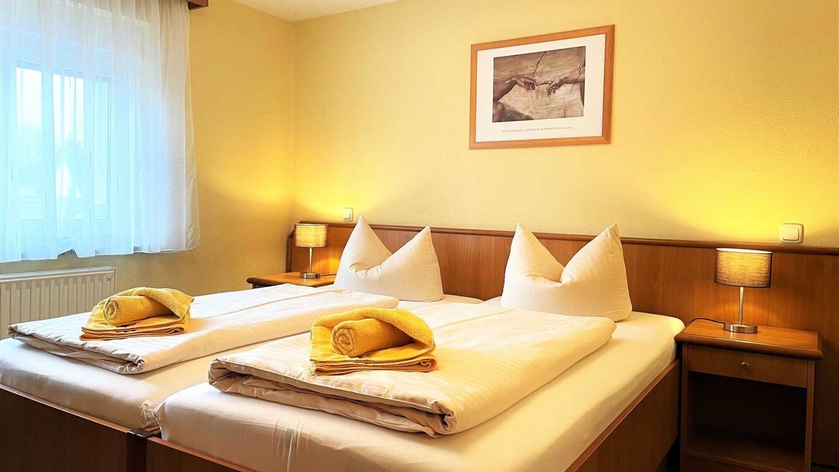 Lohsa Apartment | Double room Pets allowed, max. 2 persons - Gasthof & Pension "Zur Friedenseiche" (Guesthouse)
