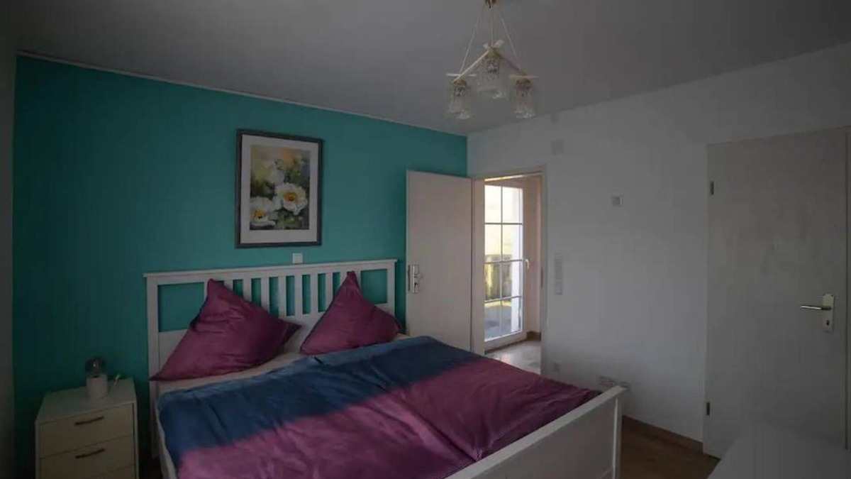 Neuenheerse Apartment | Double room, shower and bath, WC, balcony - Ferienwohnung Am Waldrand