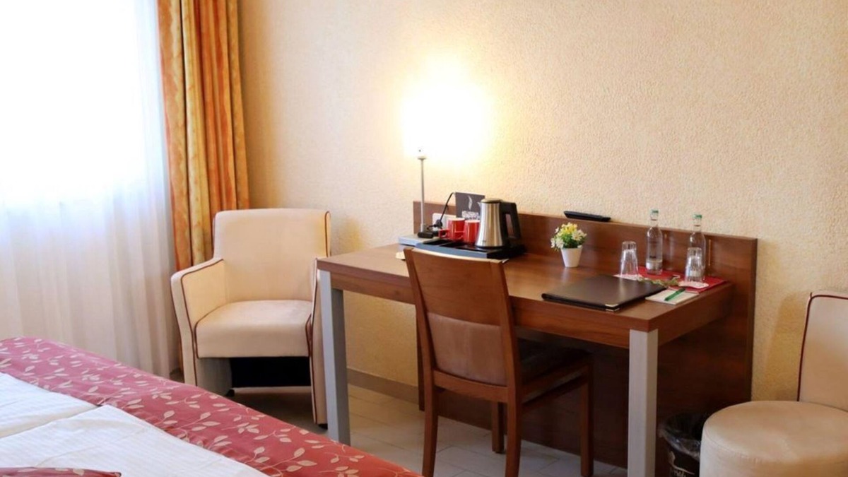 Meuspath House | Double room, shower or bath, WC - Land-gut-Hotel am Ring