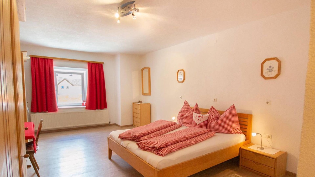 Stafflach Apartment | Double room, shower, toilet, 1 bedroom - via ferrata base/Penznhof
