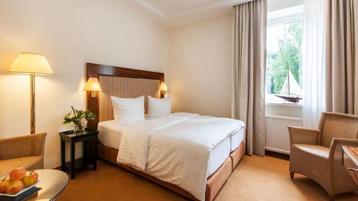 Hasseldieksdamm House | Double room, shower, toilet, standard - Hotel Birke