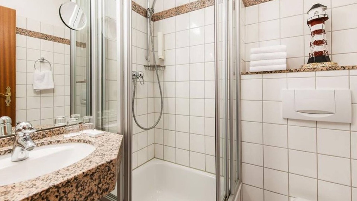 Hasseldieksdamm House | Double room, shower, toilet, Classic - Hotel Birke