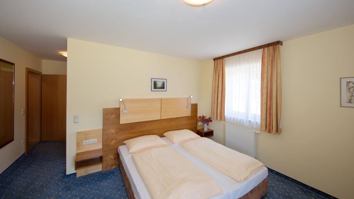 Sankt Martin im Muehlkreis House | Double room, shower, WC, balcony - Landhotel Gasthof Ernst