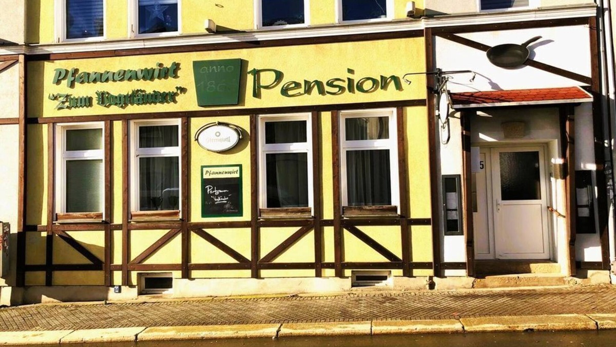 Plauen Bed & Breakfast | Double room, shower, WC, Standard 1 - Pension Anno1866
