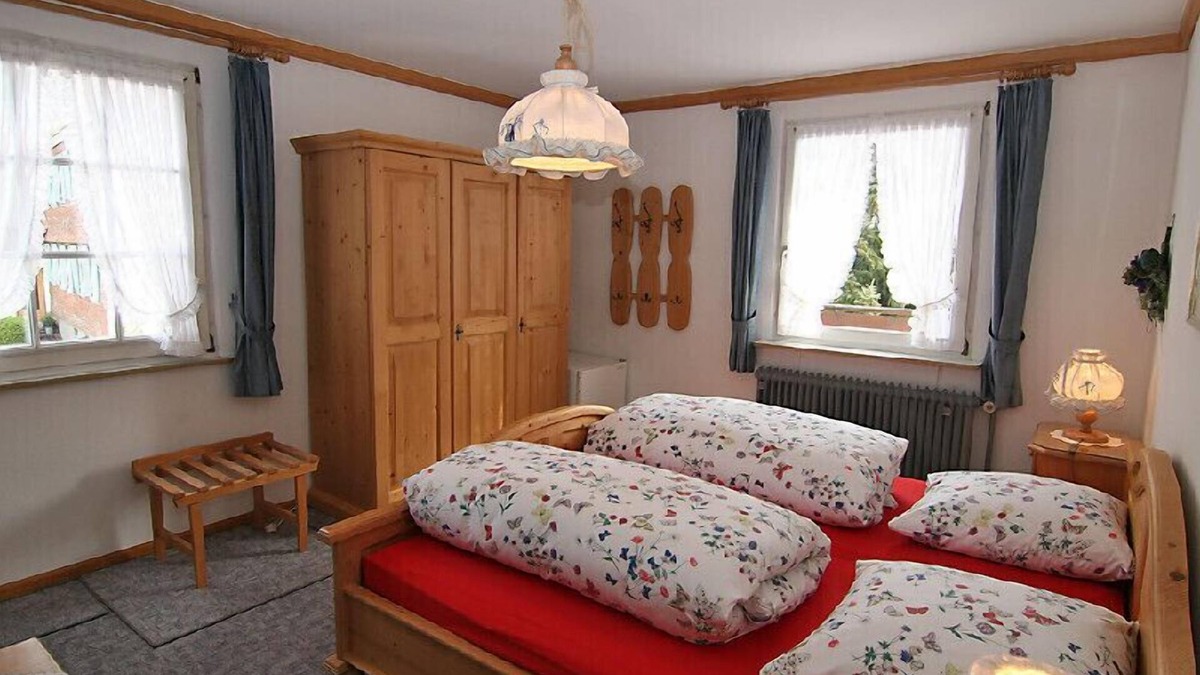 Loffingen Apartment | Double room snow cross with shower and toilet
