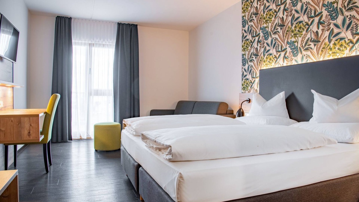 Merklingen Apartment | Double room "Superior Plus Room" with shower/WC
