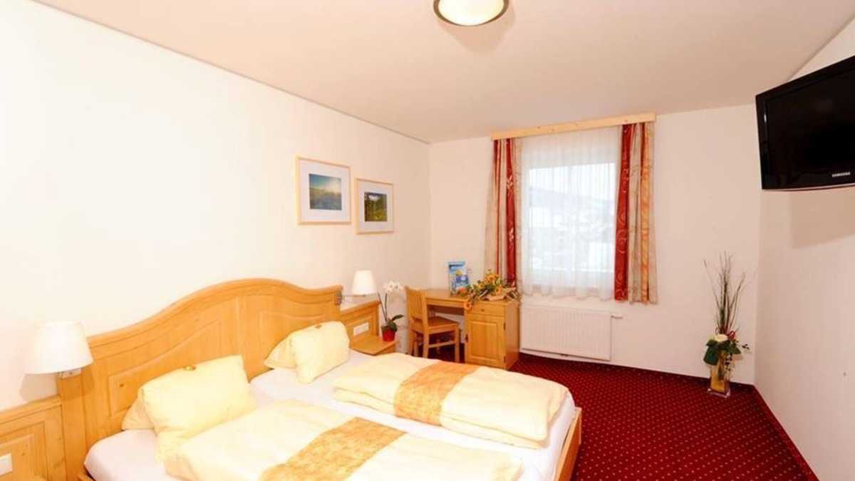 Aigen im Ennstal Bed & Breakfast | Double room with shower, WC, comfort - Kirchenwirt Aigen