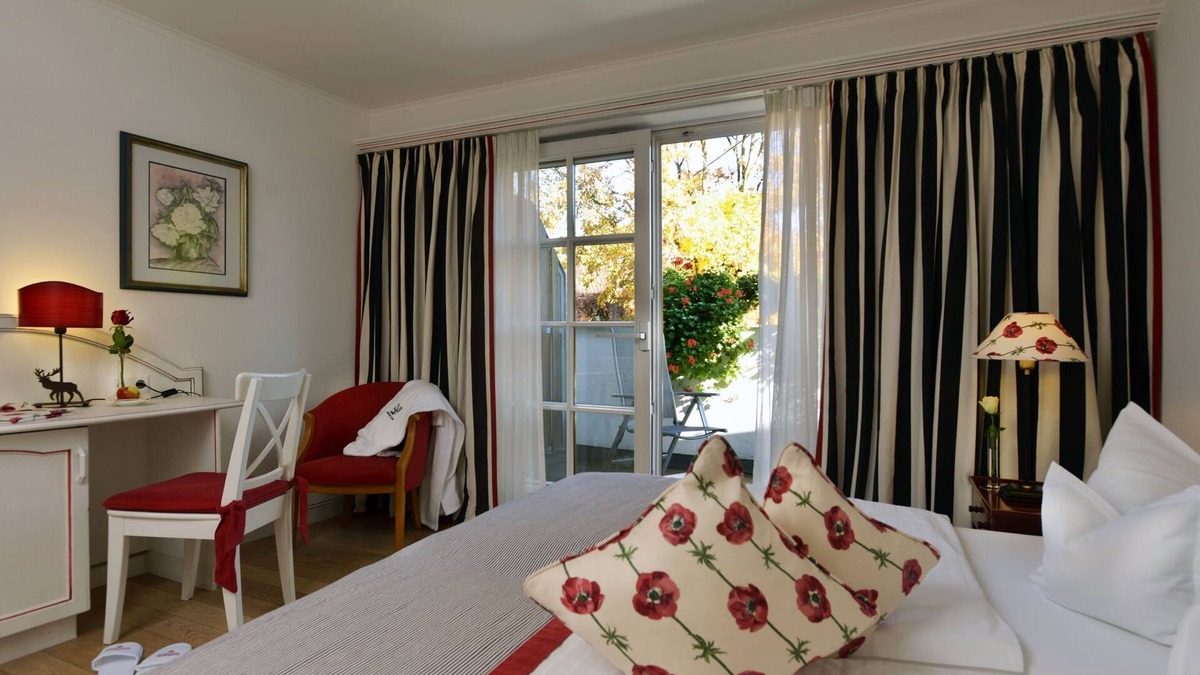 Erpfingen Apartment | Double room Wiesäcker with balcony, 20 sqm, bathroom with shower