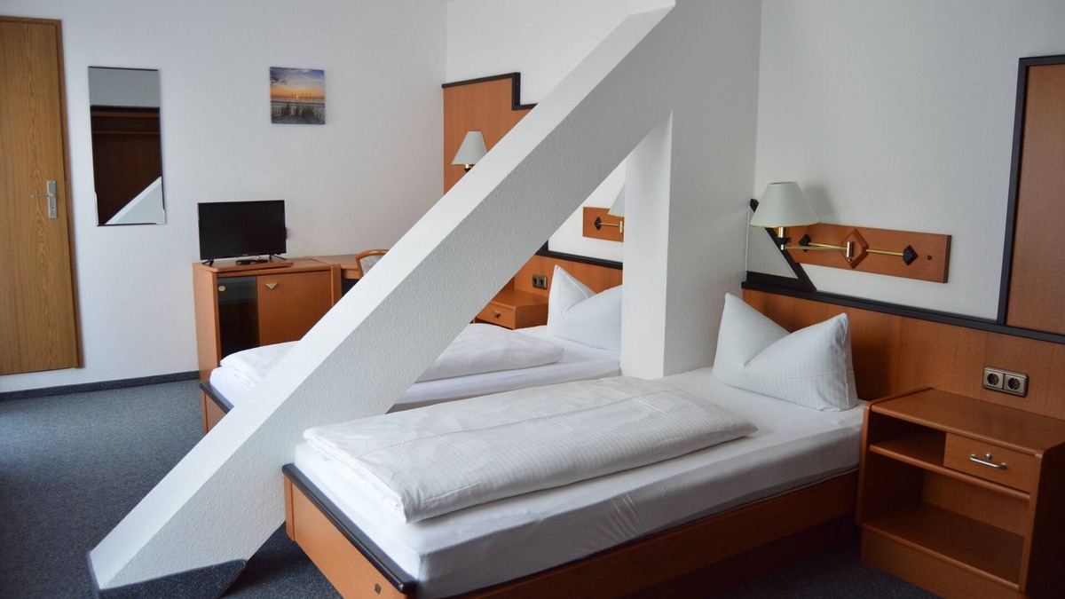 Obertrubach House | Double room with balcony and 2 separate beds - Gasthof-Pension