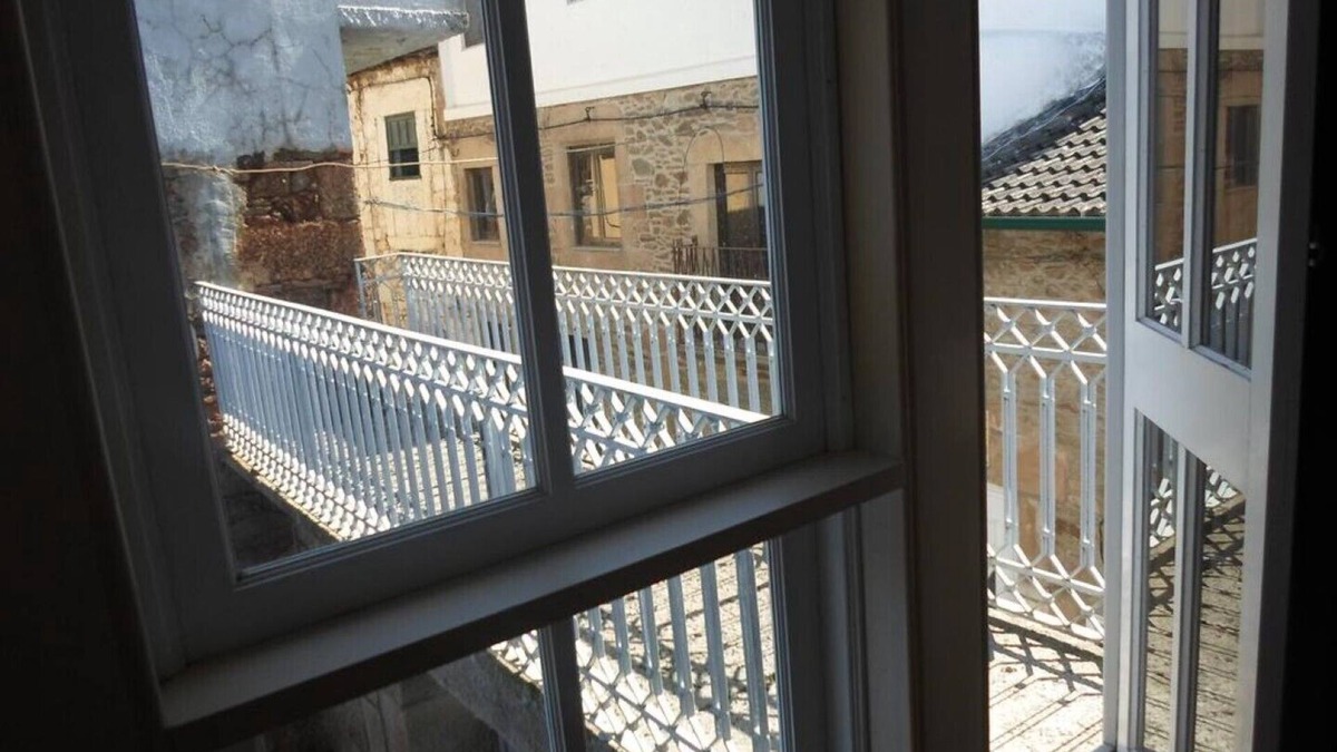 Armamar House | Double Room with Balcony and Extra Bed