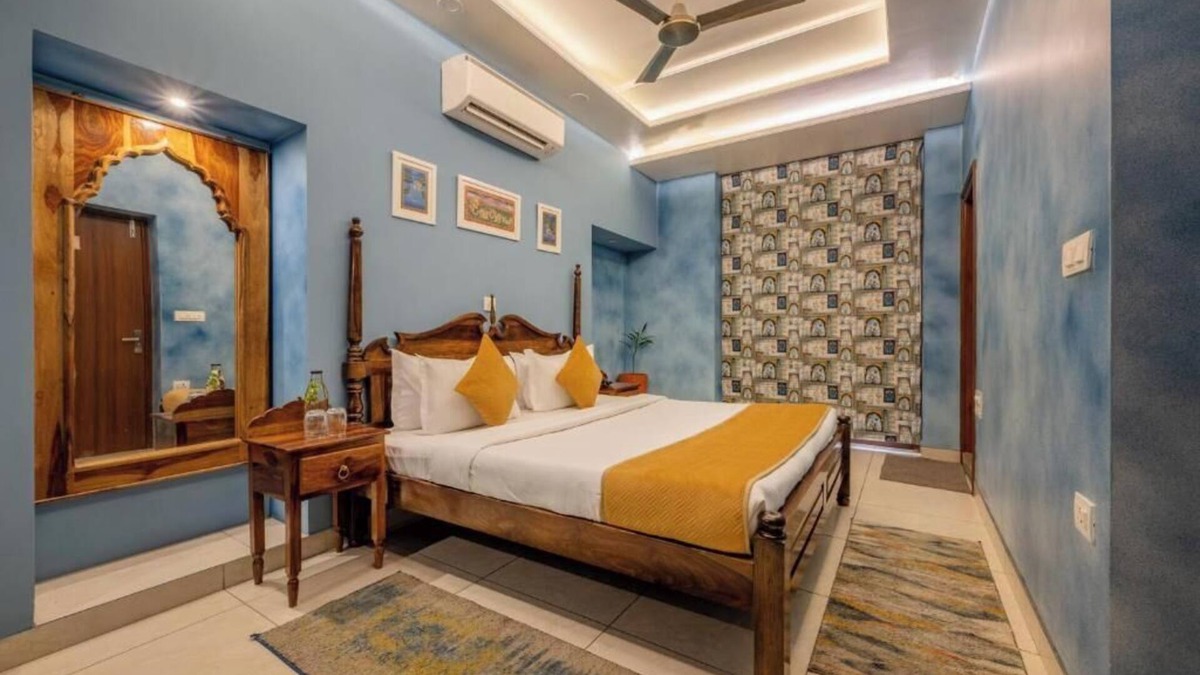 Panch Batti Apartment | Double Room with Balcony