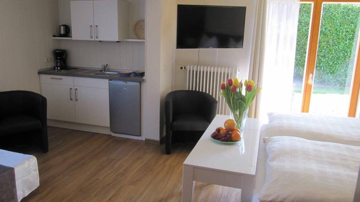 Nonnenhorn Apartment | Double room with kitchenette and sofa bed
