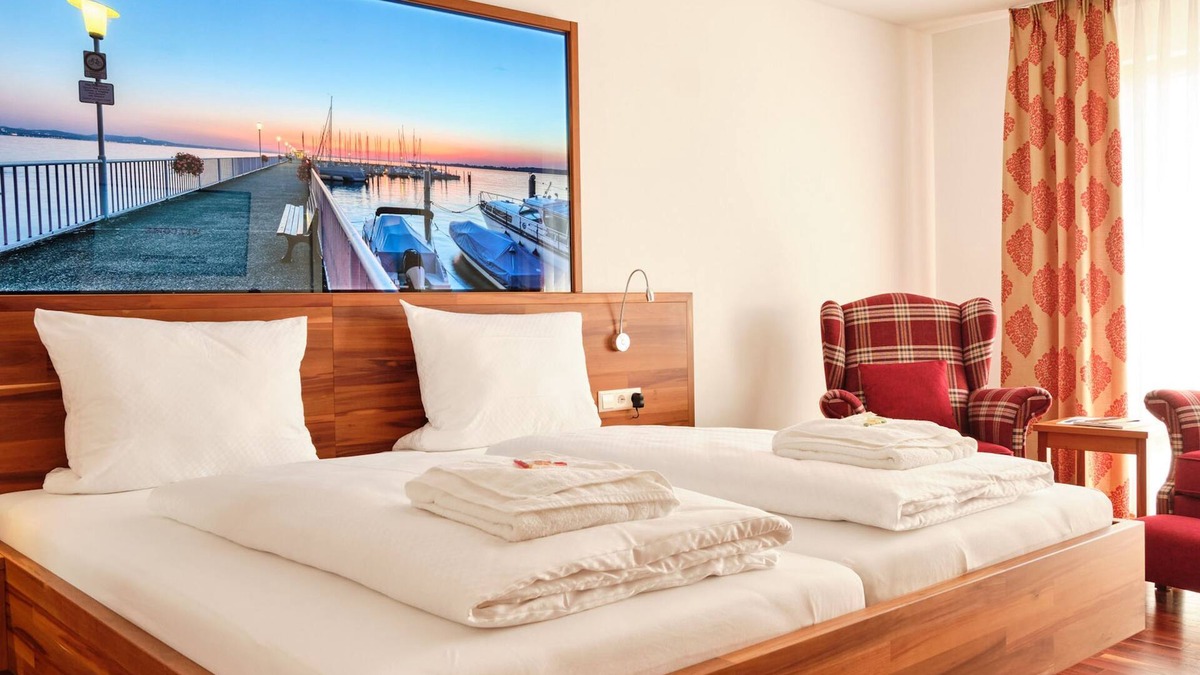 Nonnenhorn Apartment | Double room with partial balcony Lake or mountain view