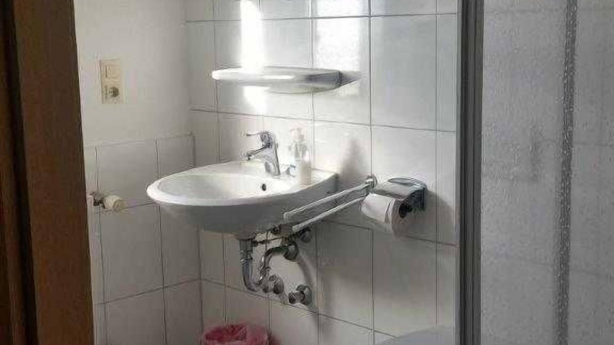 Bad Rappenau Cottage | Double room with shower/WC - new building - Adler guest room Hotel Biergarten