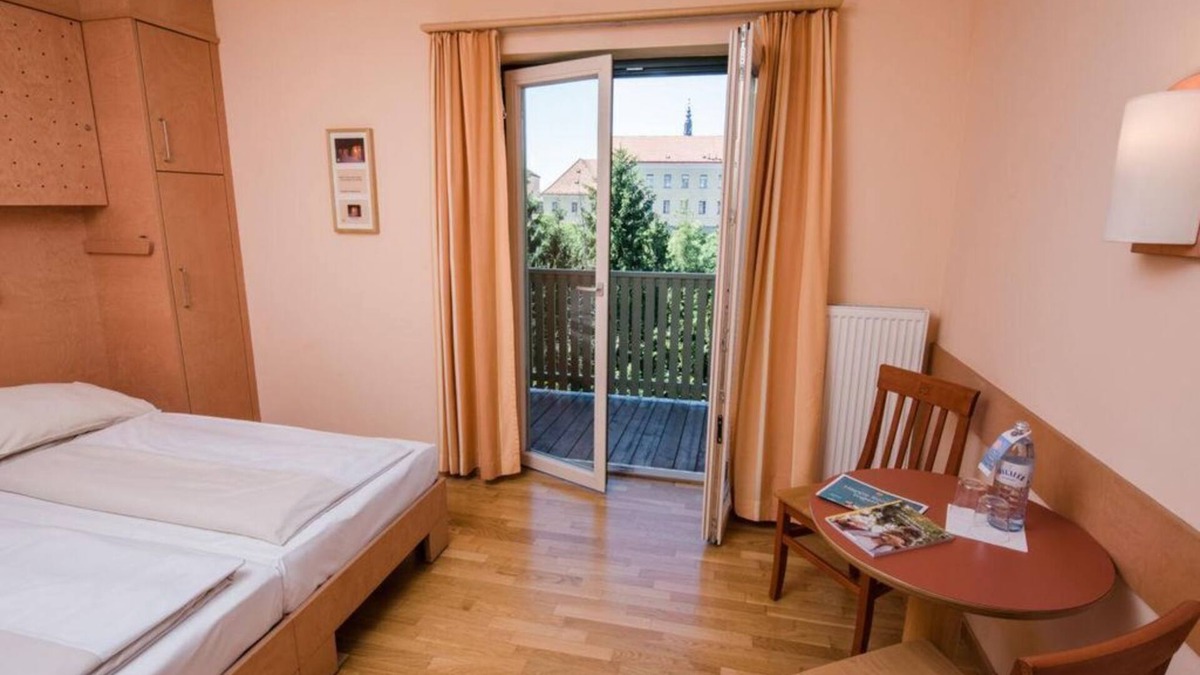 Fuerstenfeld House | Double room with shower, WC - JUFA Hotel Fürstenfeld *s