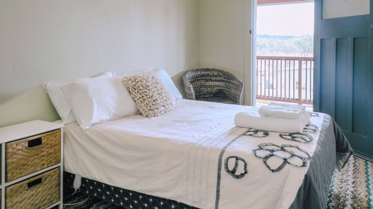 Capertee Hotel | Double Room With Shared Bathroom
