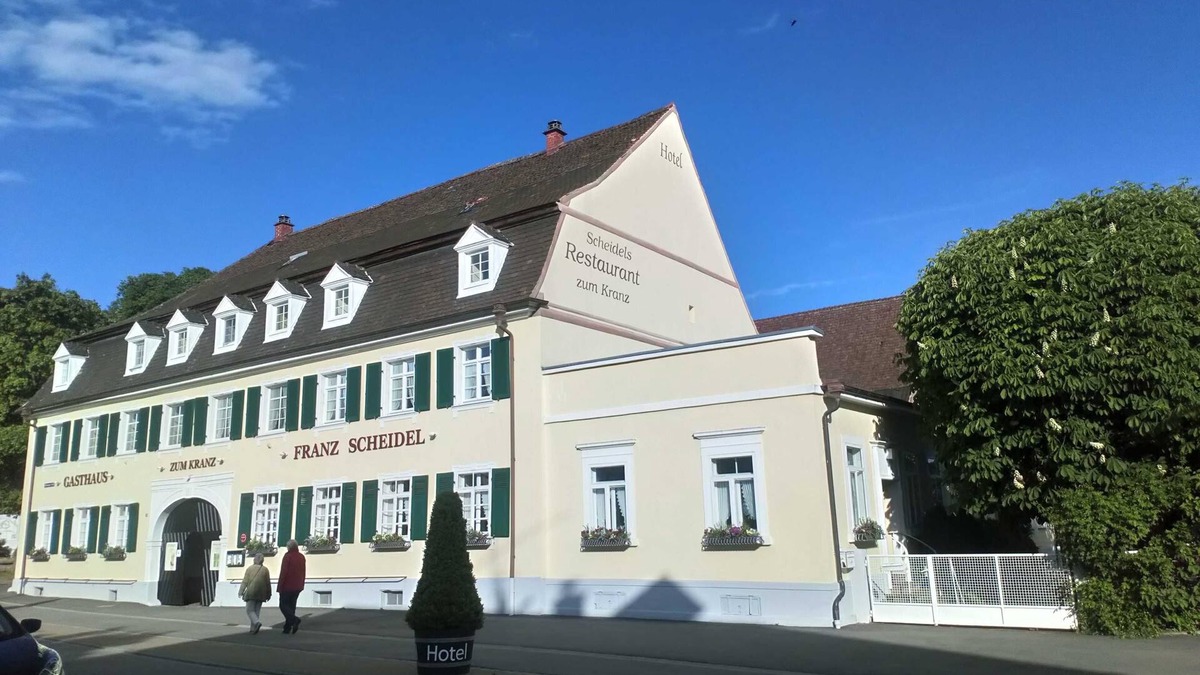 Kenzingen Apartment | Double room with shower/WC - Scheidels Restaurant zum Kranz-Hotel