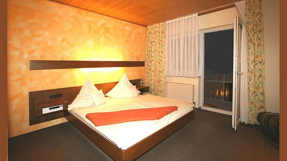Ronneburg Apartment | Double room with shower and WC