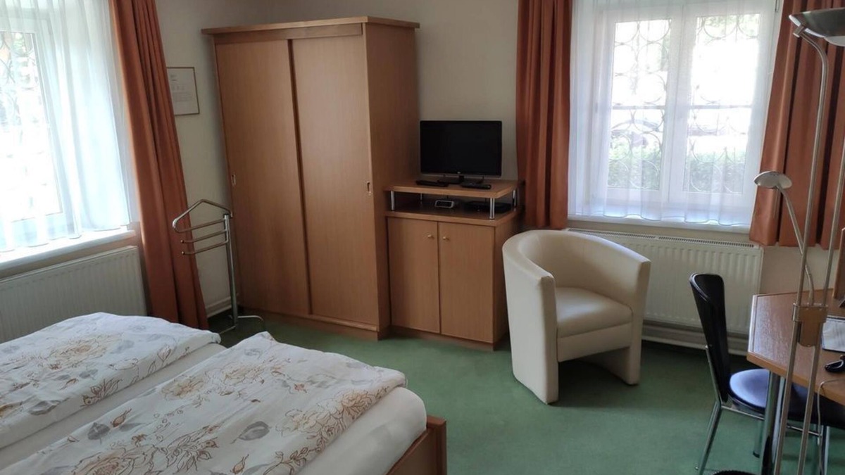 Nonntal Bed & Breakfast | Double room with shower, toilet - free room, pension