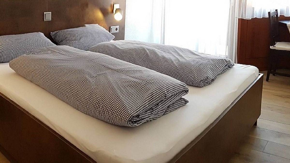Ohlsbach Apartment | Double room with shower/WC Balcony - Guesthouse Tagescafe Eckenfels