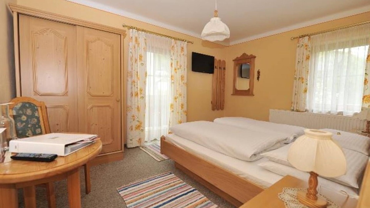 Lessach Apartment | Double room with shower, WC no. 2/4/6 - Macheiner, guest house - vacation apartment