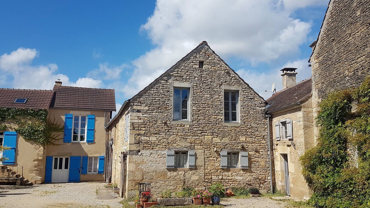 Coutarnoux House | Double rural gîte with swimming pool