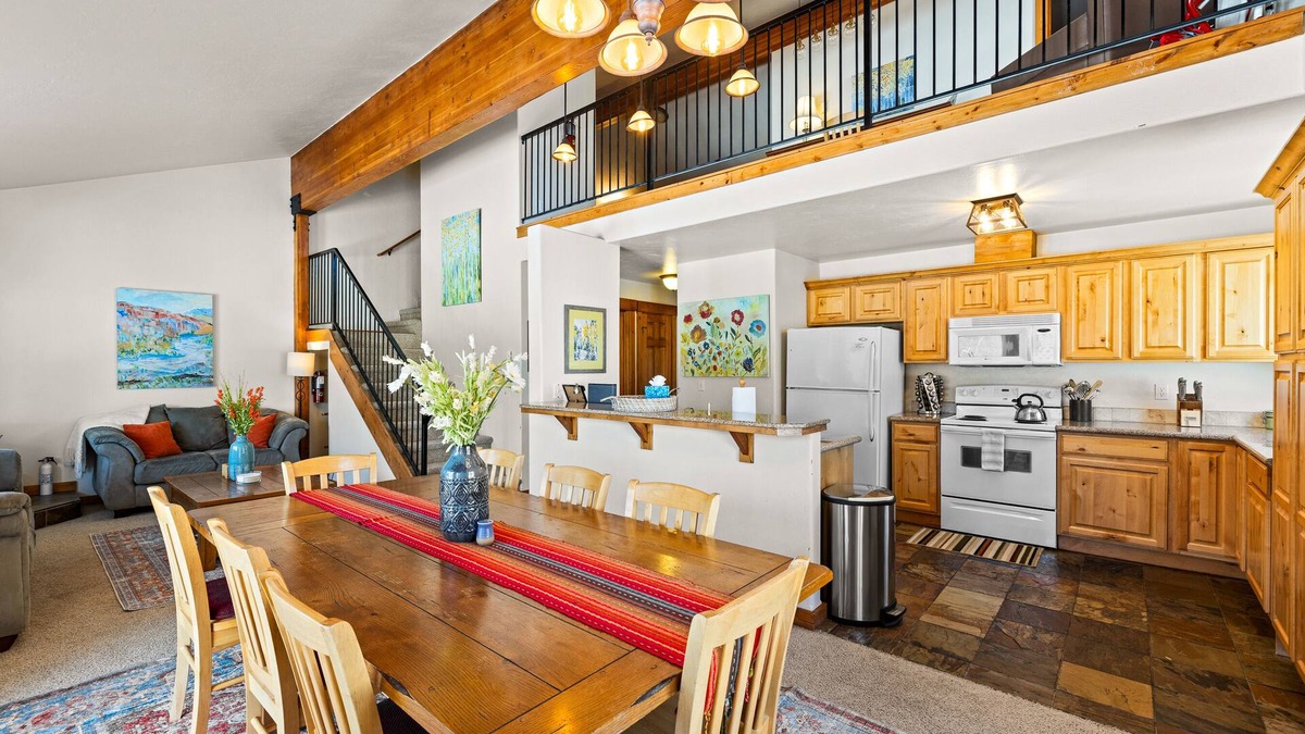 McCall Condo | Double Take Condo - Aspen Village - Golf - Shared Pool, Hot tub, Sauna, Gym, Courts