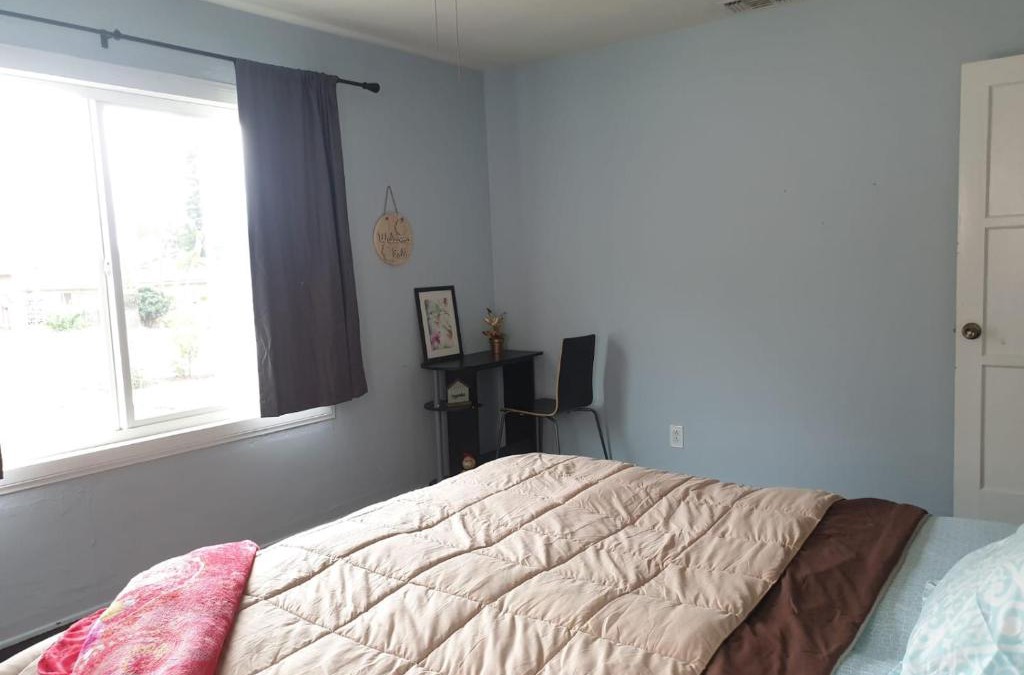 Riverside House | Double TwinBed/Private Room in a Charming bungalow