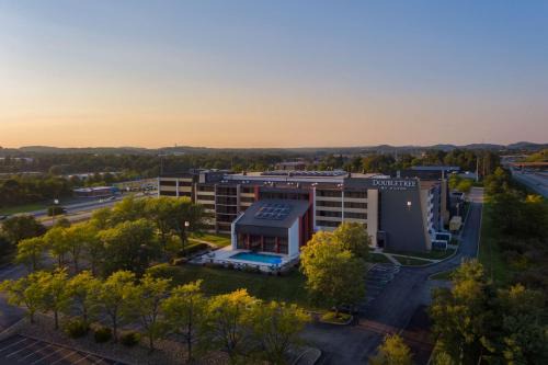 Mars Hotel | DoubleTree by Hilton Pittsburgh - Cranberry