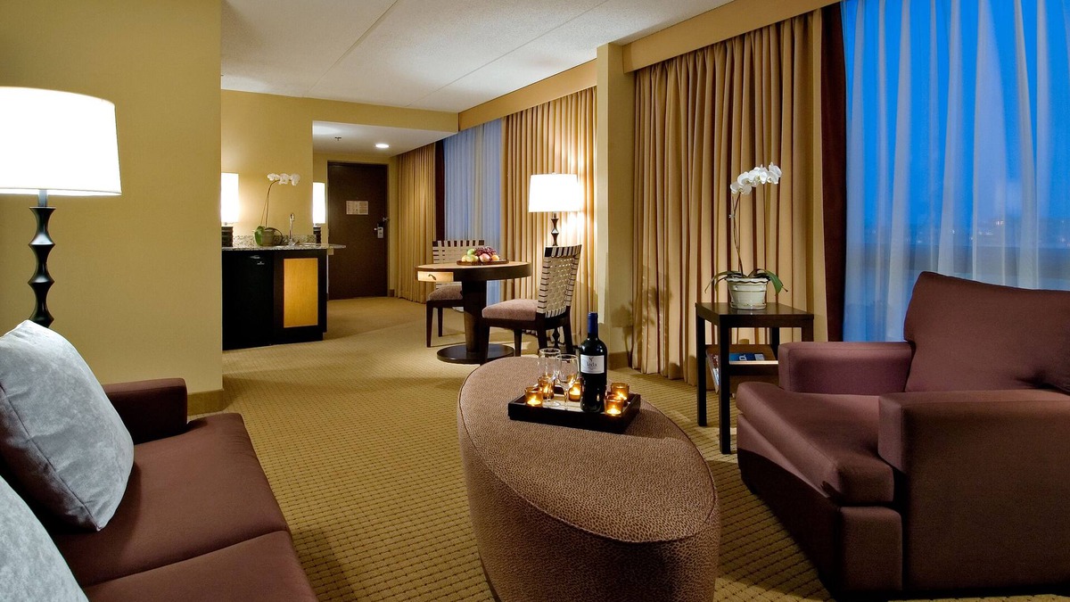 Arlington Heights Hotel | DoubleTree by Hilton Chicago - Arlington Heights