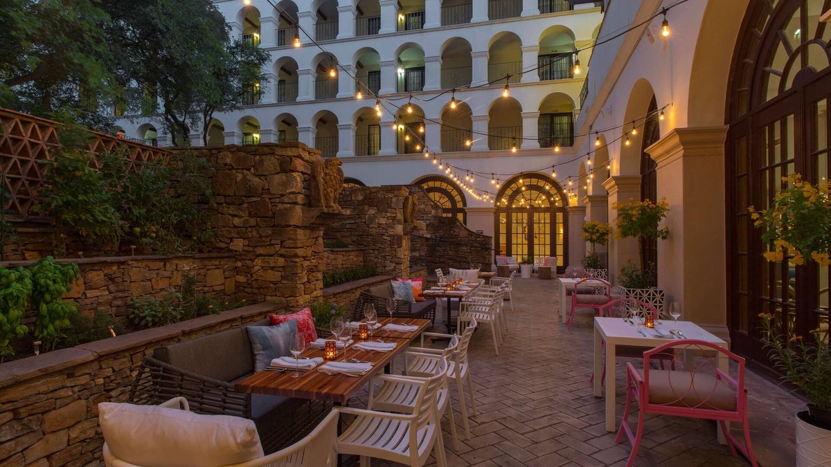St. Johns Hotel | DoubleTree by Hilton Austin