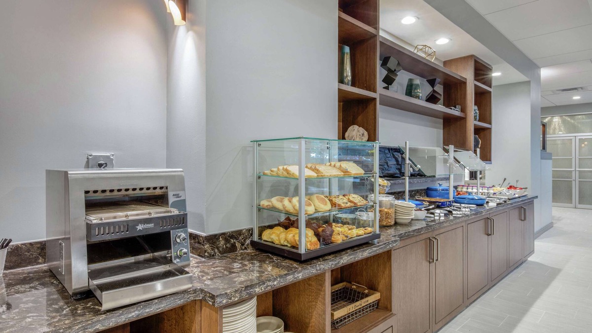 Crestline Heights Hotel | DoubleTree by Hilton Birmingham Perimeter Park