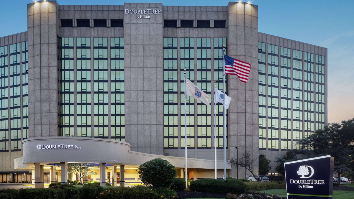 Cherry Hill Hotel | DoubleTree by Hilton Cherry Hill Philadelphia
