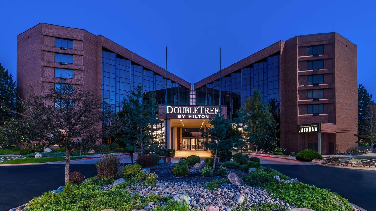 Aurora Hotel | DoubleTree by Hilton Denver - Aurora