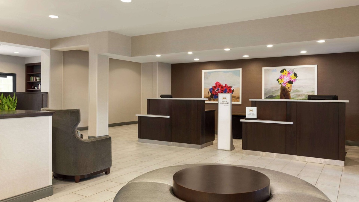 Novi Hotel | DoubleTree by Hilton Detroit Novi