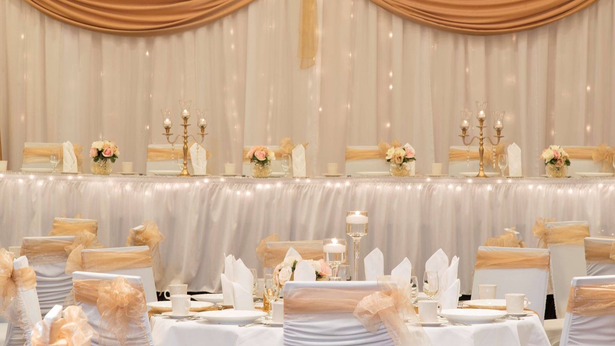 East Paris Hotel | DoubleTree by Hilton Hotel Grand Rapids Airport