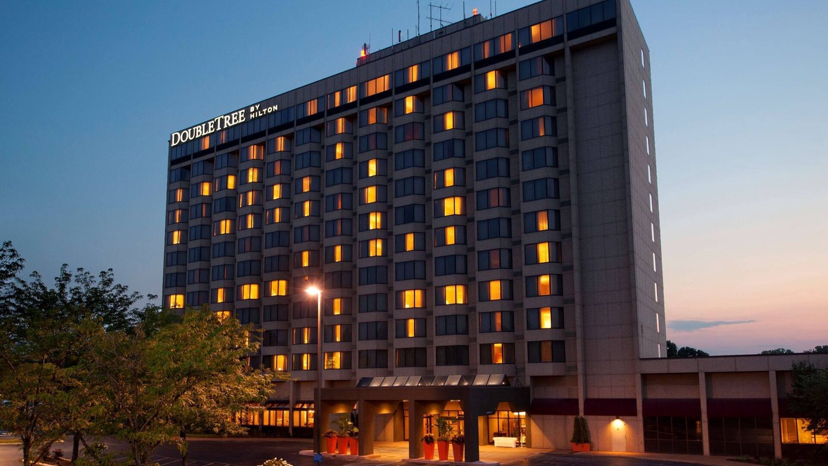 Chesterfield Hotel | DoubleTree by Hilton Hotel St. Louis - Chesterfield