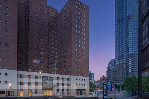 Downtown Pittsburgh Hotel | DoubleTree by Hilton Hotel & Suites Pittsburgh Downtown