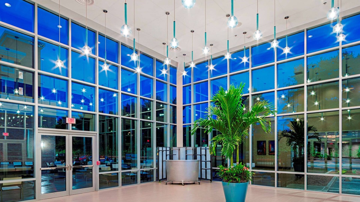Bristol Hotel | DoubleTree by Hilton Hotel Bristol, Connecticut