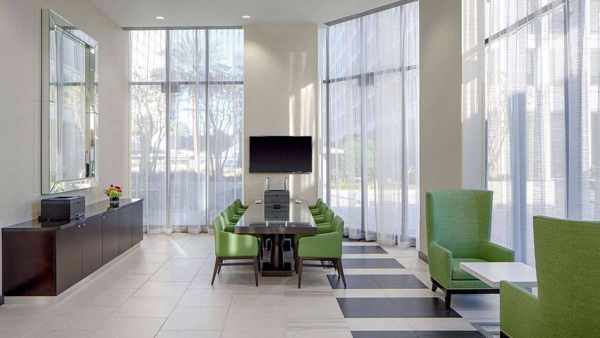 Greenway Plaza-Upper Kirby Hotel | DoubleTree by Hilton Hotel Houston - Greenway Plaza