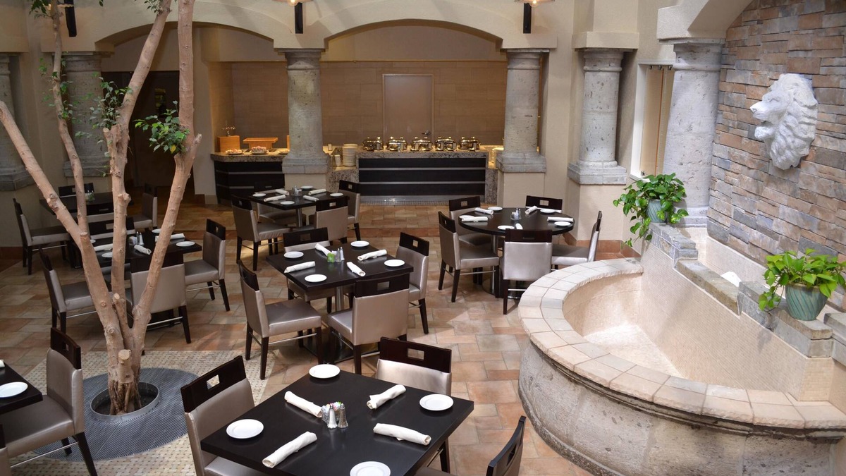 Southeast Houston Hotel | Doubletree by Hilton Houston Hobby Airport