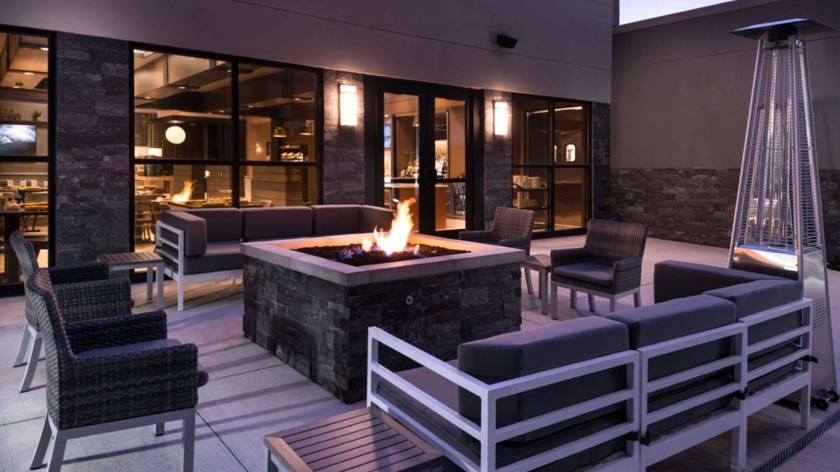 Lafayette Hotel | Doubletree by Hilton Lafayette East, IN