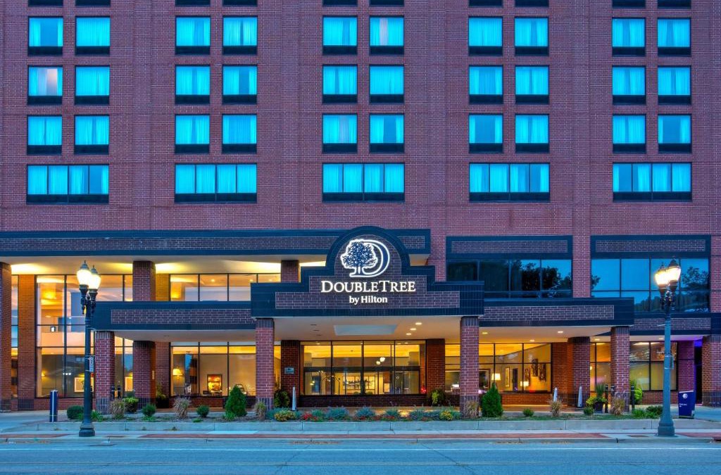 Downtown Hotel | DoubleTree by Hilton Lansing