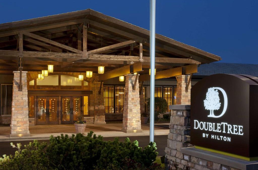 Mundelein Hotel | DoubleTree by Hilton Libertyville-Mundelein
